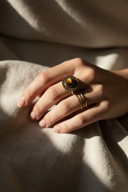 Bague œil de tigre — look stacké