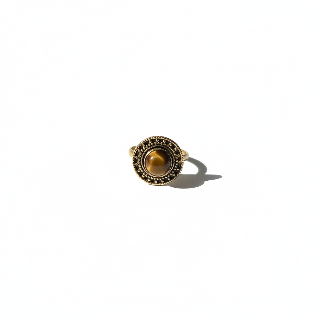 Bague œil de tigre or antique — fond blanc studio