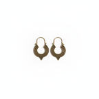 Boucles bronze sur fond blanc