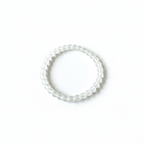 Bracelet blanc mat fond blanc