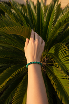 Bracelet émeraude avec feuilles de palmier