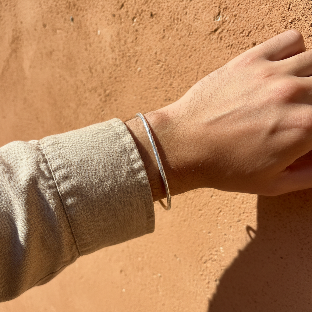 Bracelet porté – mur terracotta, sans fermoir