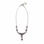 Collier améthyste sur fond blanc