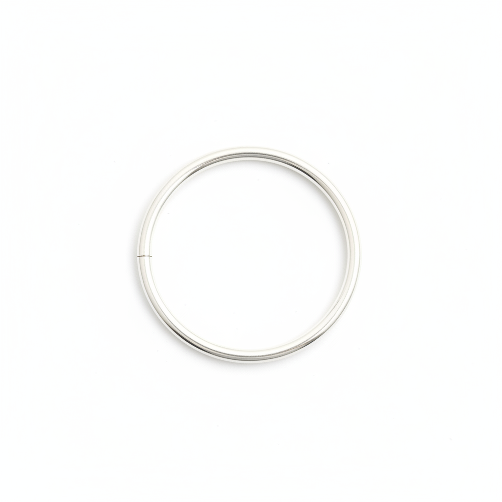 Jonc en argent – studio blanc