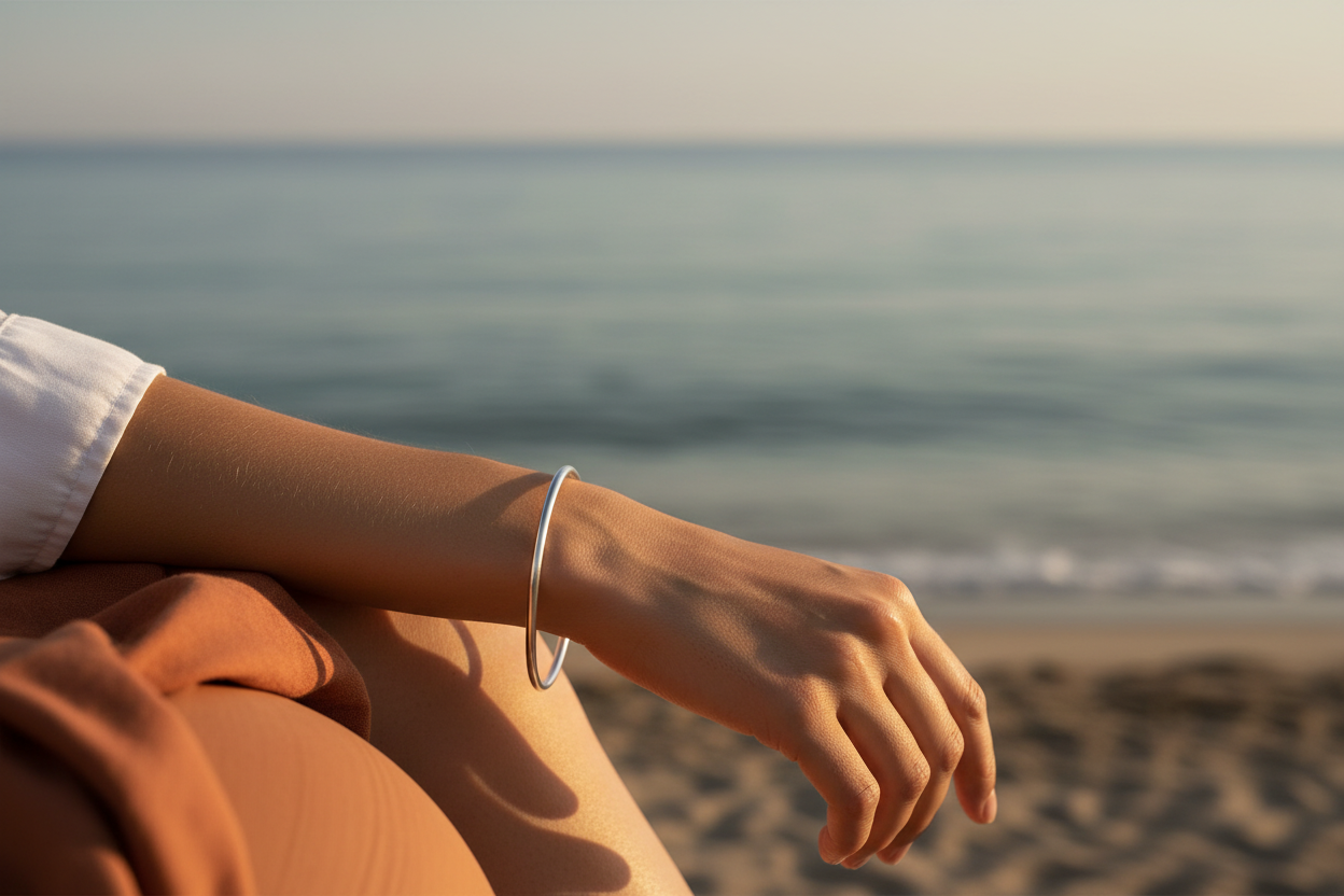 Jonc porté — plage golden hour