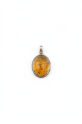 Pendentif ambre - photo vitrine fond blanc