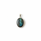 Pendentif labradorite sans chaîne sur fond blanc