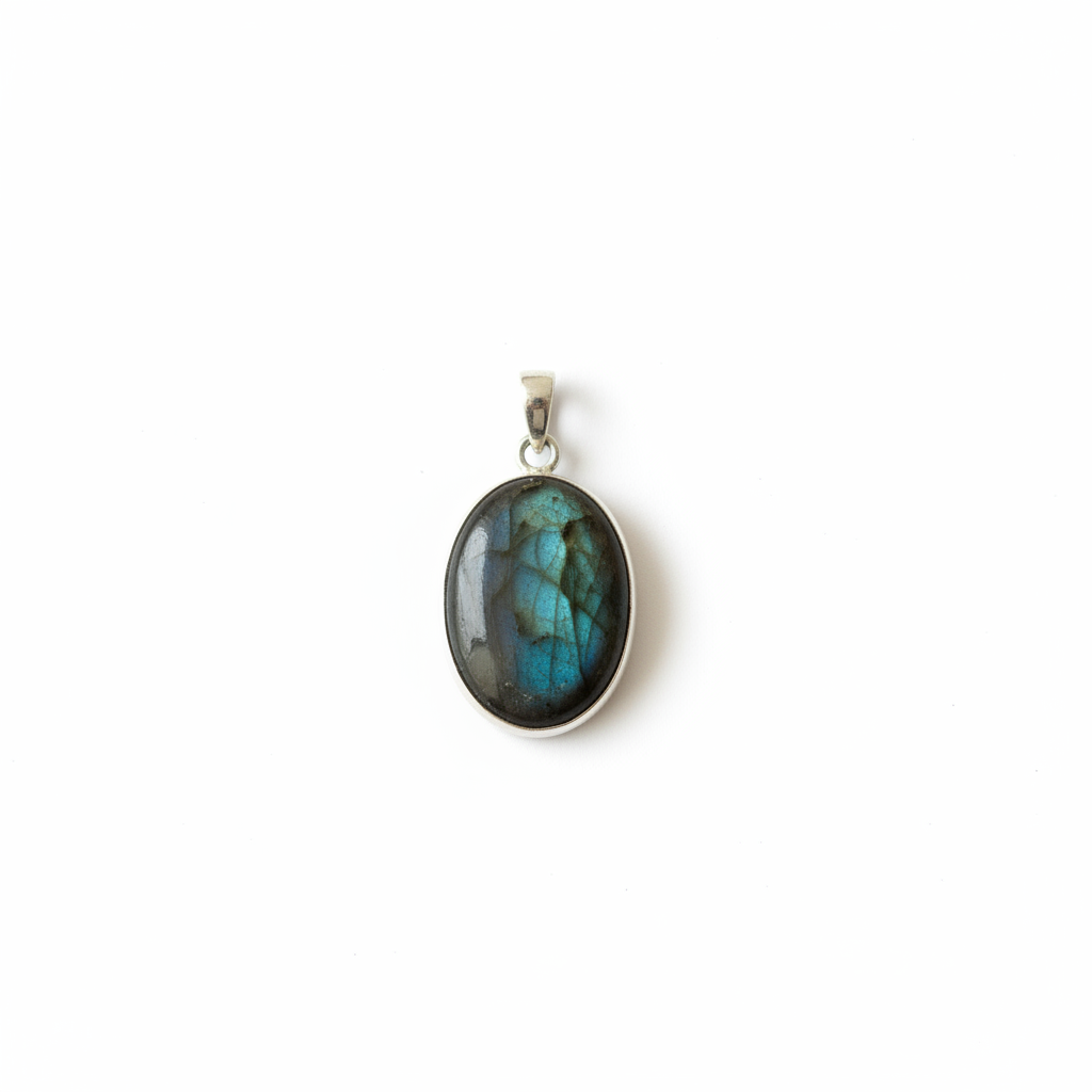 Pendentif labradorite sans chaîne sur fond blanc