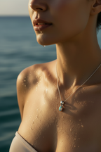 Pendentif opale petite cheveux mouillés