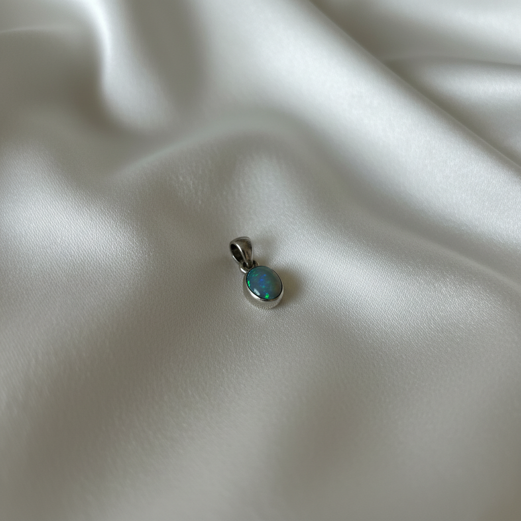 Pendentif opale soie